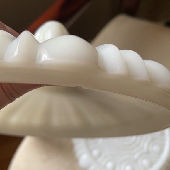 Anchor Hocking Old Cafe pattern milk glass covered dish, powder, candy dish - Picture 7 of 9